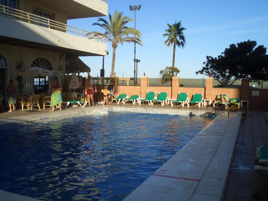 Seafront Apartment With Open-Air Heated Pool Fuengirola Exterior photo