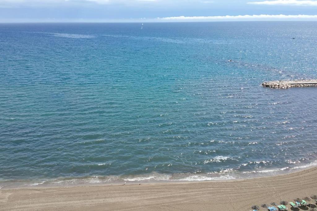 Seafront Apartment With Open-Air Heated Pool Fuengirola Exterior photo